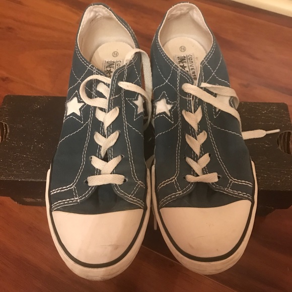 ⭐️Boys/Women's Converse EUC 5.5  blue in box - Picture 2 of 6